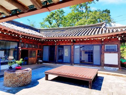 Hwaseong-si Hanok Dokchang Singh House (Gungpyeong Port, Jebudo, Jeongok Port)