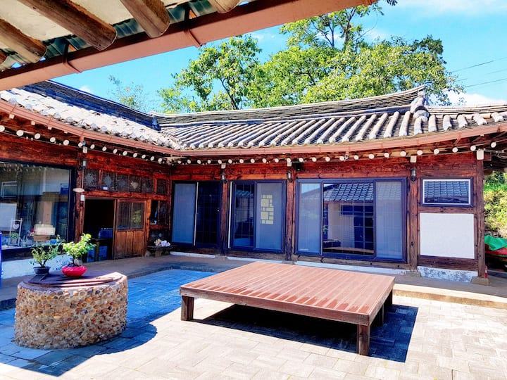 Hwaseong Hanok Private Singing House (Gyeongpyeong Port, Jebu Island, Jeongok Port)