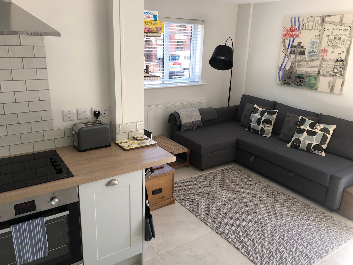 Successful Airbnb property: Annexe with free parking close to Salisbury Centre in Salisbury