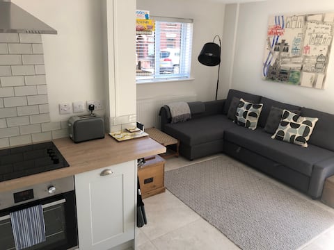 Successful Airbnb property: Annexe with free parking close to Salisbury Centre in Salisbury