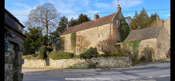 Country House Set In Private Estate Of Tissington - Hartington