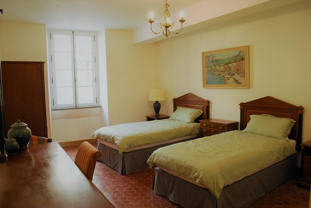 Clairette bedroom