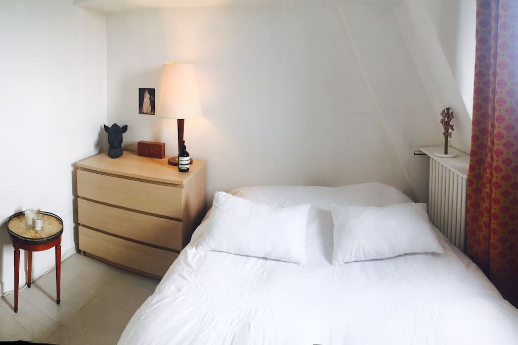Chambre avec lit double