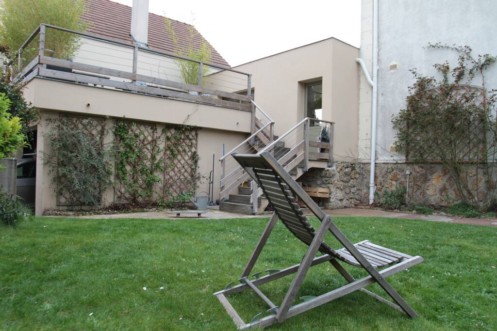 Le jardin et l'entrée de la cuisine