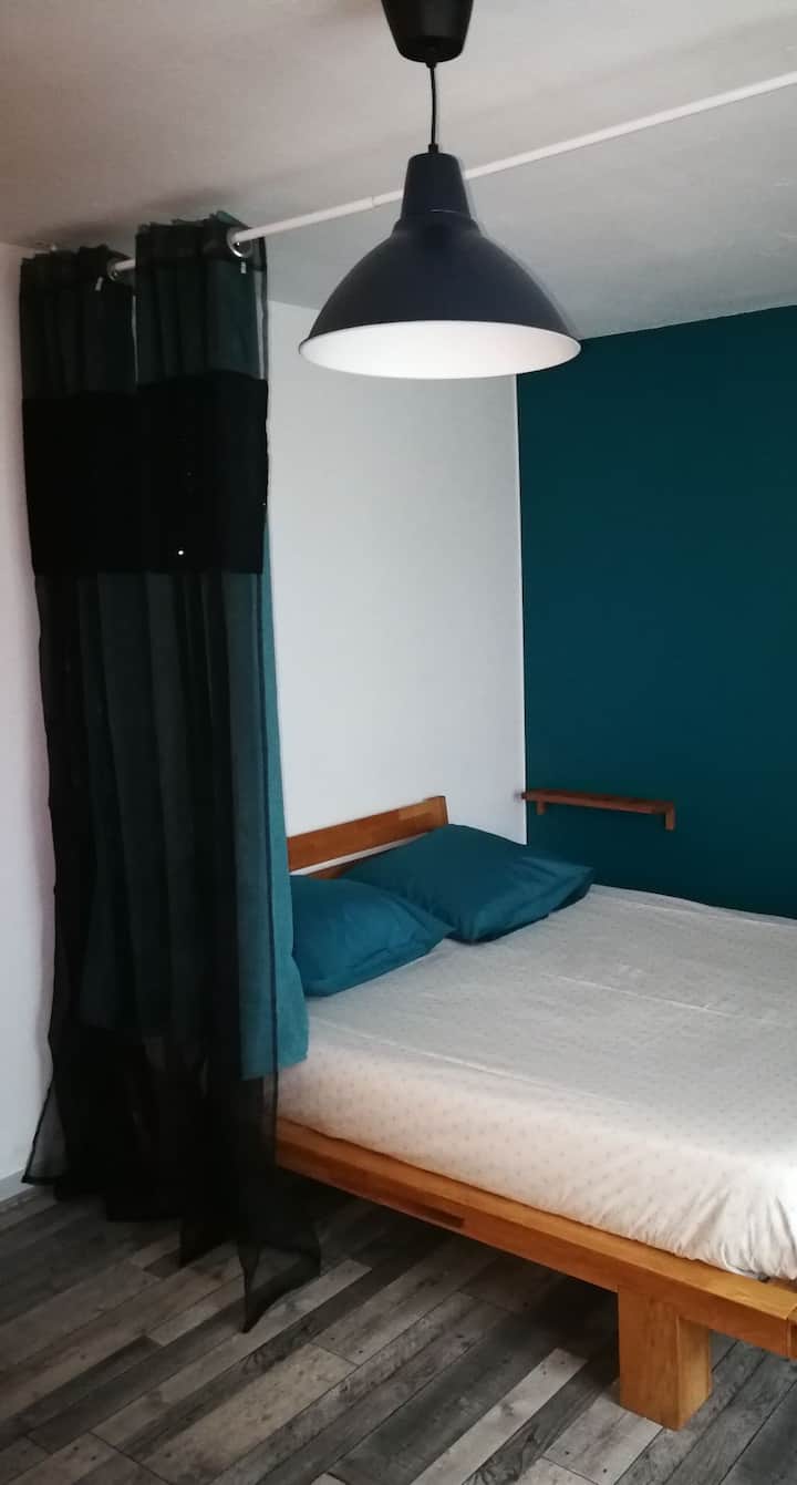 เตียงคู่แบบติดเหรียญ 