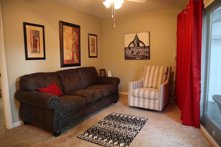 1 Bedroom Apartment With Parking And Amenities - Wichita, KS