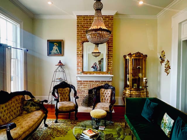 Walk to French Quarter