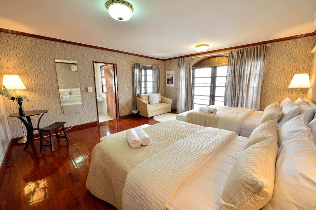Bright and spacious bedroom with three 5' beds. Yellow is used to bring out the most entertaining scene from the room.