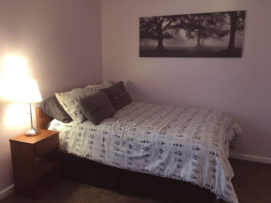 You'll get a good night's sleep on this comfortable bed, with six pillows of varying firmness and linens appropriate for the season.