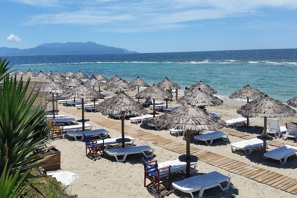 ca. 5min. vom Strand Alonaki
5 min from the beach