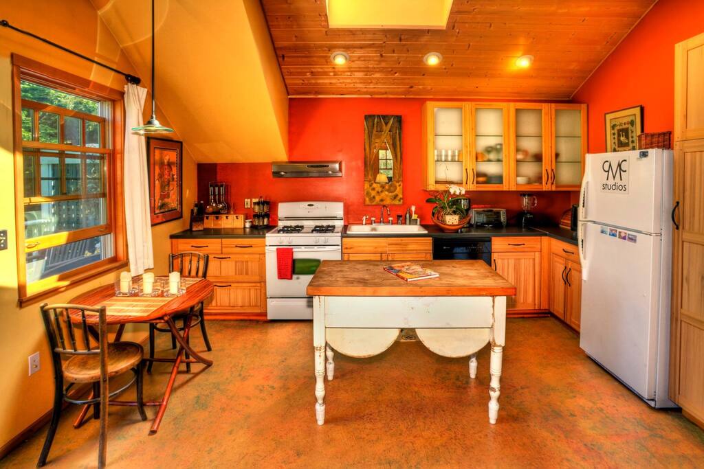 Fully equipped kitchen with basic cooking supplies provided