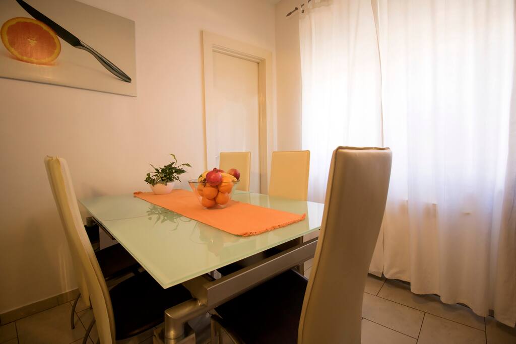 Dininig table