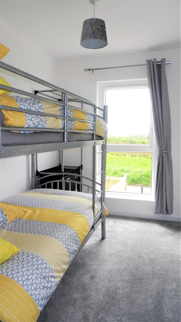 配备双层床的第三间卧室