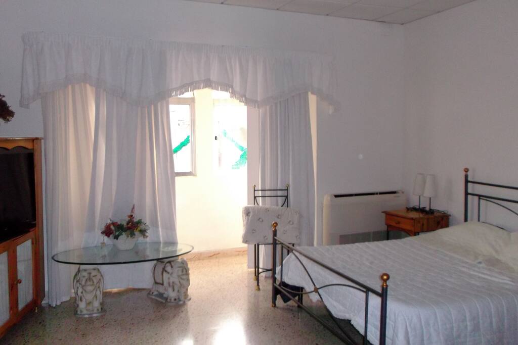main bedroom, double bed and tv with cable