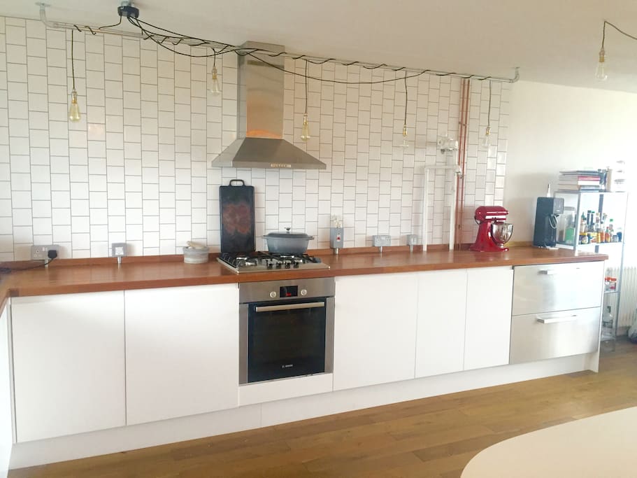 Brand-new kitchen, with integrated washing machine, dishwasher and oven