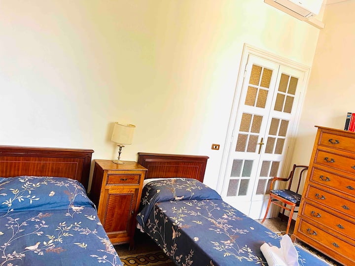 SPÁLŇA S MANŽELSKOU POSTEĽOU/ODDELENÝMI POSTEĽAMI A ORIGINÁLNYM NÁBYT