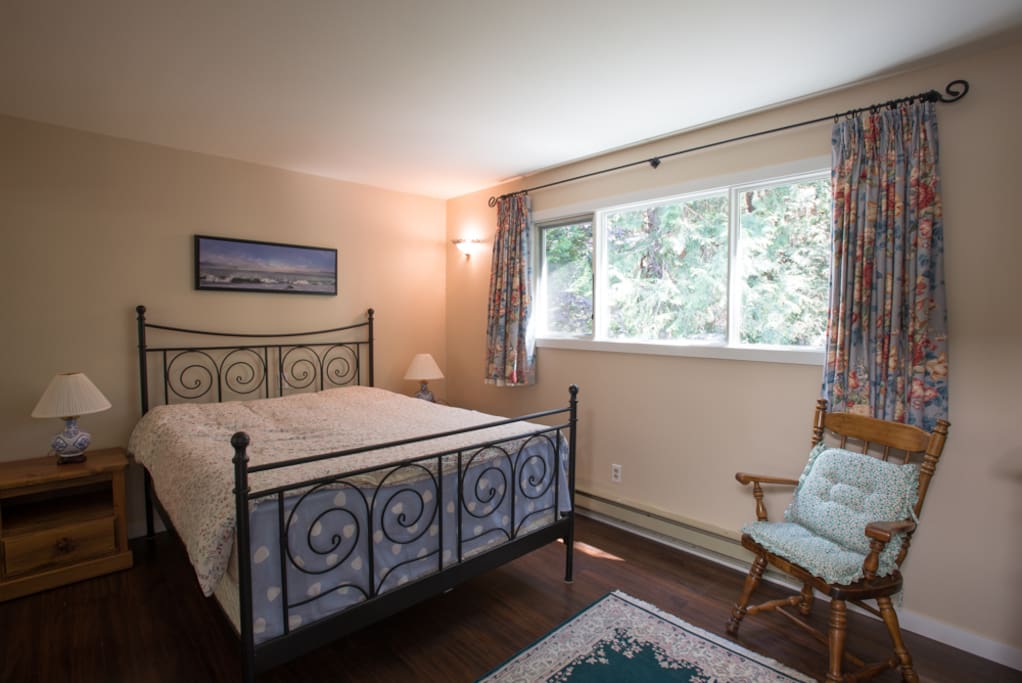 Master Bedroom with queen bed