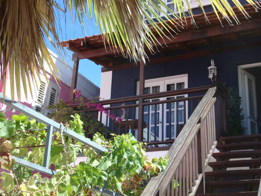 Junior Suite PM78 Curacao: your balcony with 2 very comfortable chairs and a table to enjoy your home made breakfast or drink.