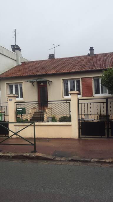 Maison avec un emplacement voiture