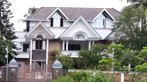 Cheerful 4 Bedroom Airconditioned Luxury Villa!!!!