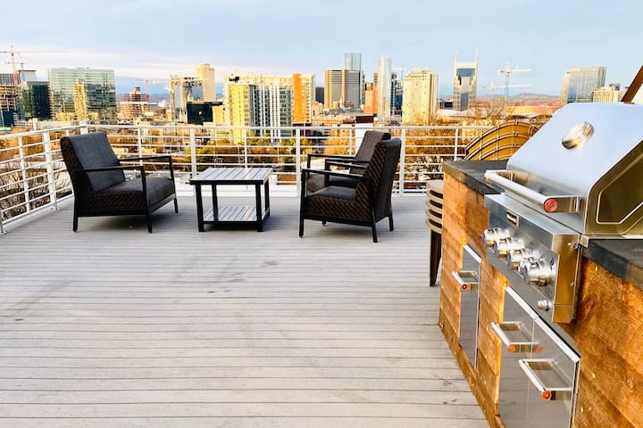 Nash! Sky High Nashville – Rooftop Retreat w view gallery image 2