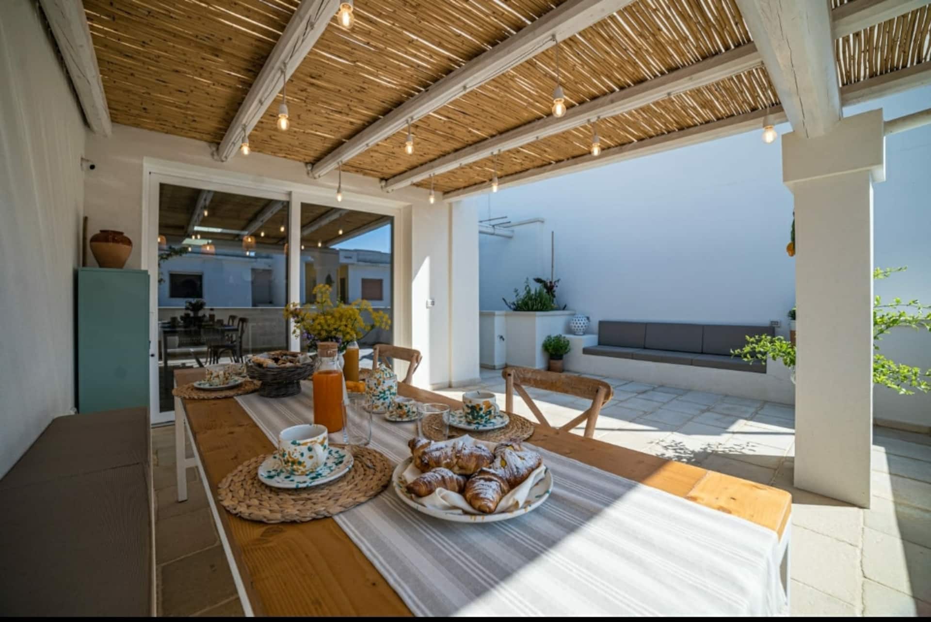 Mediterranean-style 50mt from the seaAl Ficodindia