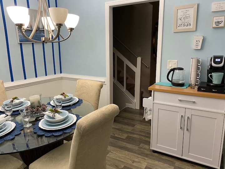 Blue Room King 50” Tv, High Speed Wifi - Buford, GA