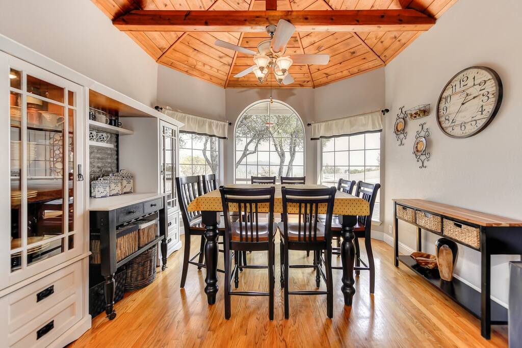 Breakfast nook in the kitchen, with another view of the Canyon. Relax with a cup of coffee and you just might spot hawks soaring over the Canyon, while watching others, like hummingbirds come in close to bird feeders right at the window.
