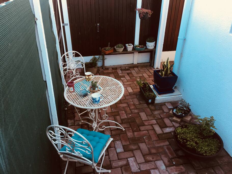 Shared wind protected court yard
