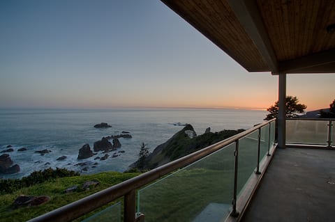 Stunning Modern Cliff House & Amazing Ocean Views
