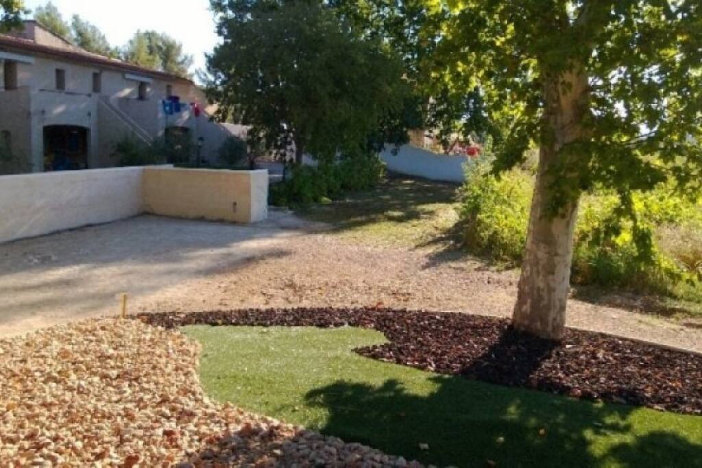 terrain de pétanque devant les gites