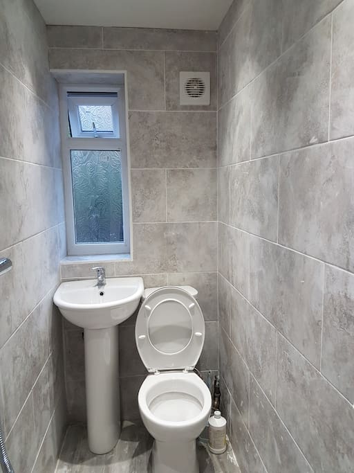 Shower/Toilet