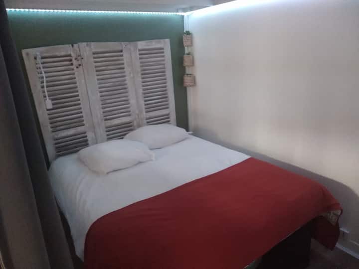 chumba kinaonekana kutoka mlangoni