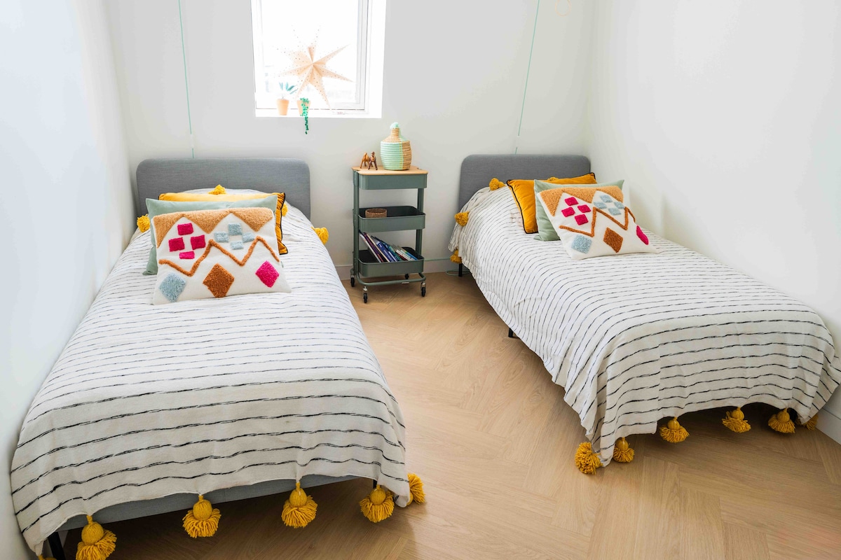 Habitación infantil con dos camas individuales 90x200.