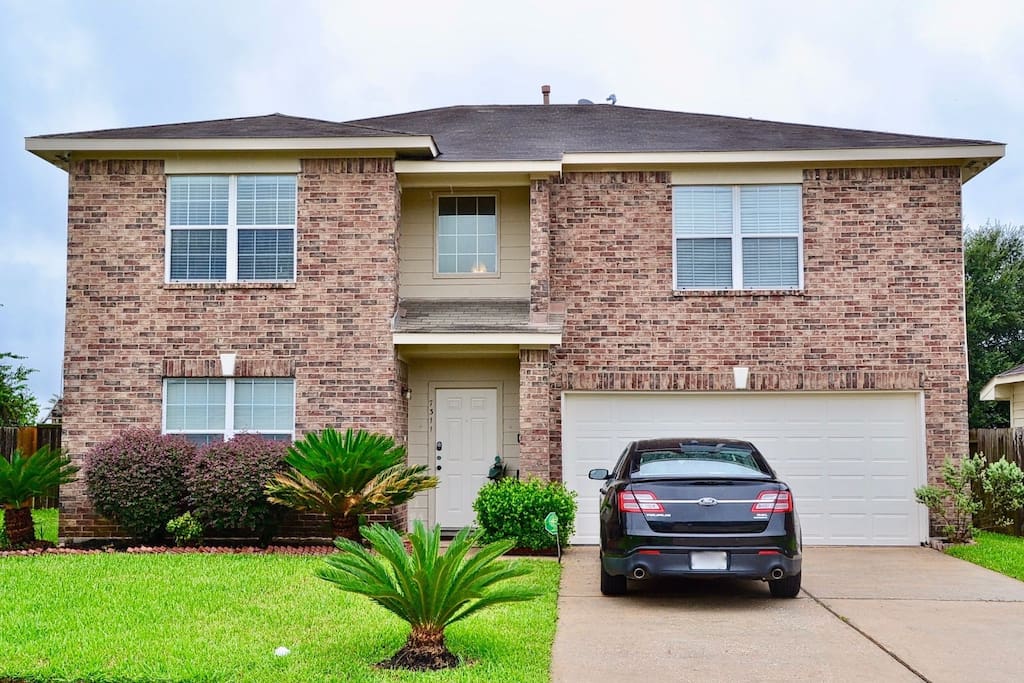 Front view of house. Gorgeous!