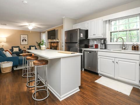 Cozy and stylish home in a central location!