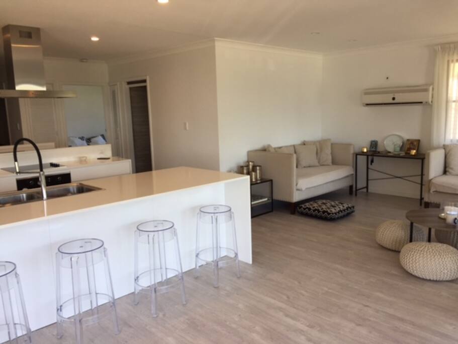 kitchen /lounge area