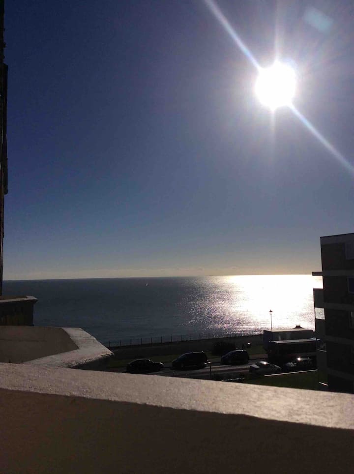 One bedroom flat with sea views!