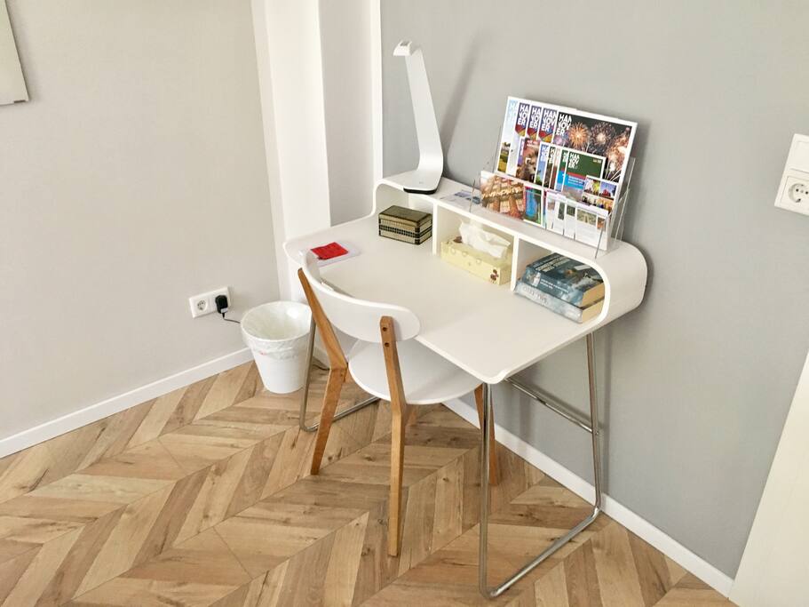 Schreibtisch /// desk