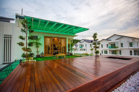 Dtempat Sendayan Resort Home Experience