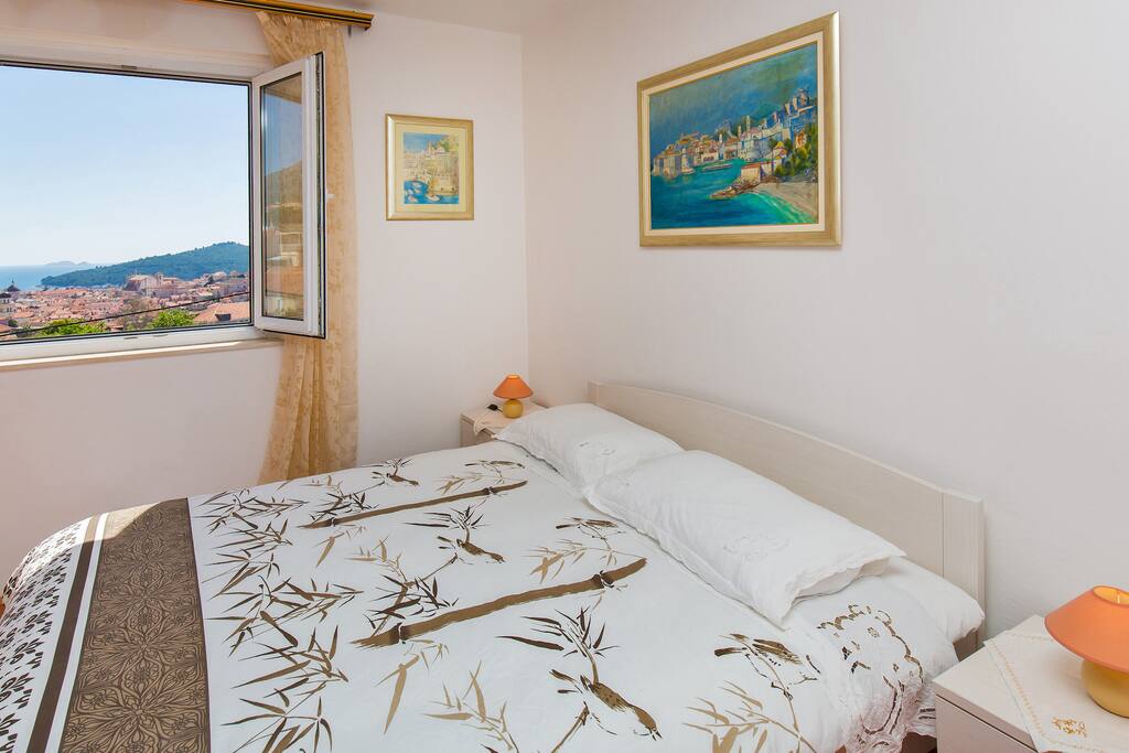 Bedroom & Old city view