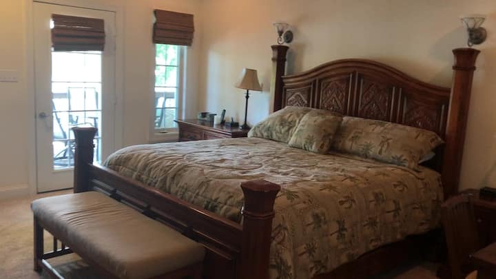 ห้องสวีท 1 (เตียงคิงไซส์และห้องน้ำส่วนตัวชั้นหลัก)