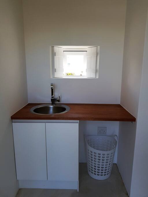 Kitchenette with microwave, one plate stove, kettle, toaster