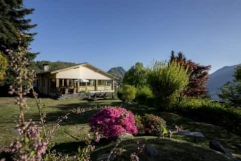 Casa Calina - House up to 22 people with lake view