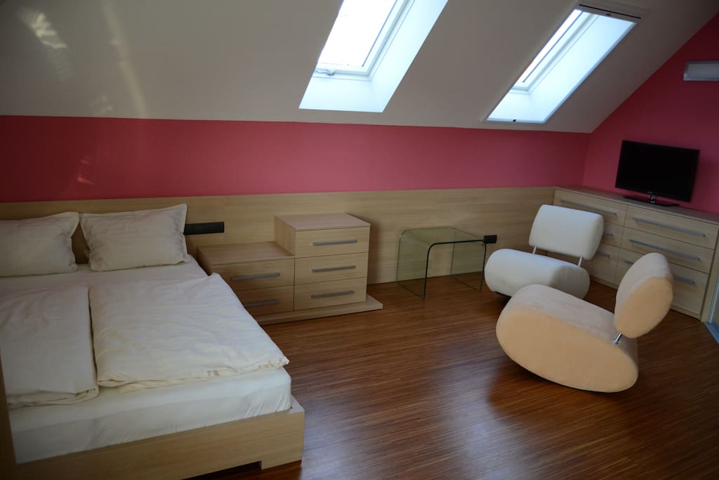 Pink room with balcony and mountain view