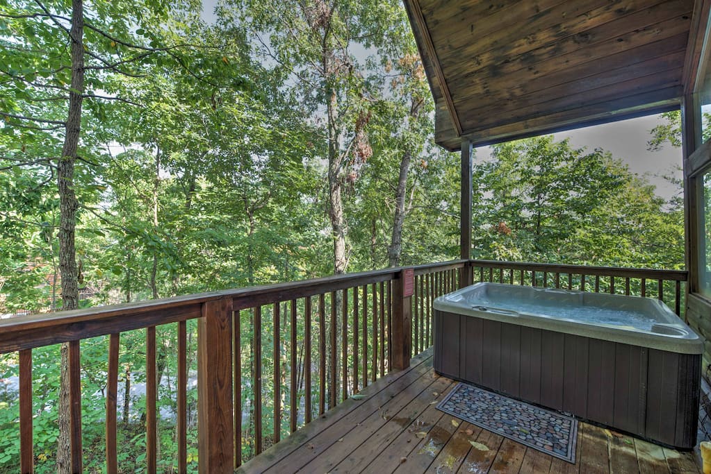 Offering upscale amenities, this Tennessee property is one of a kind!