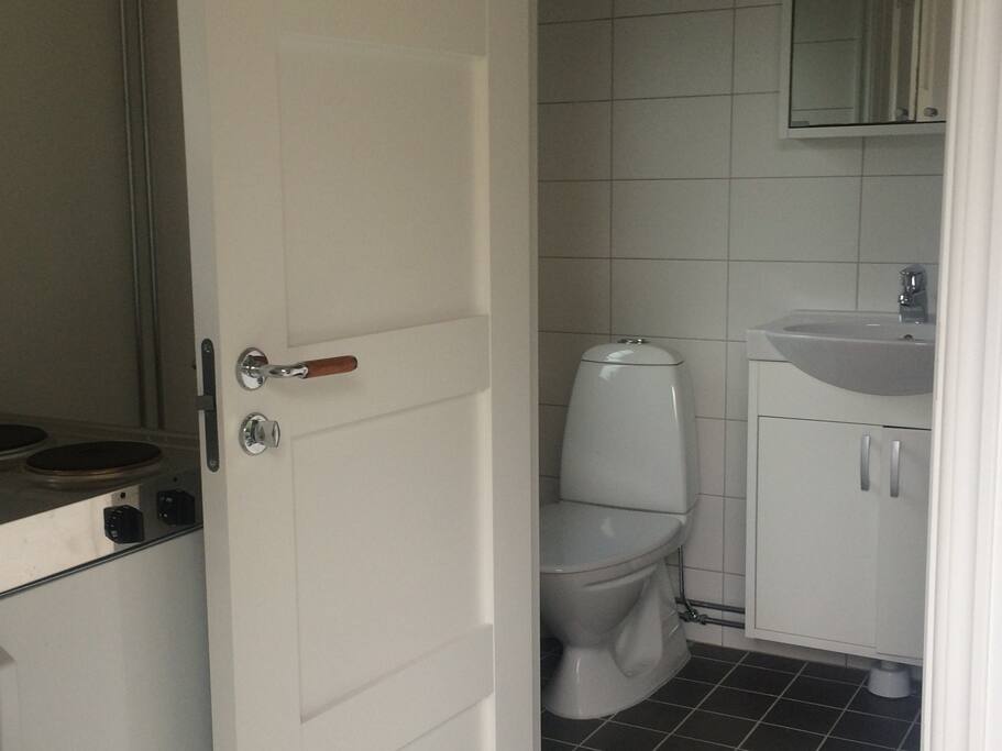 Kitchinett och dusch & toa