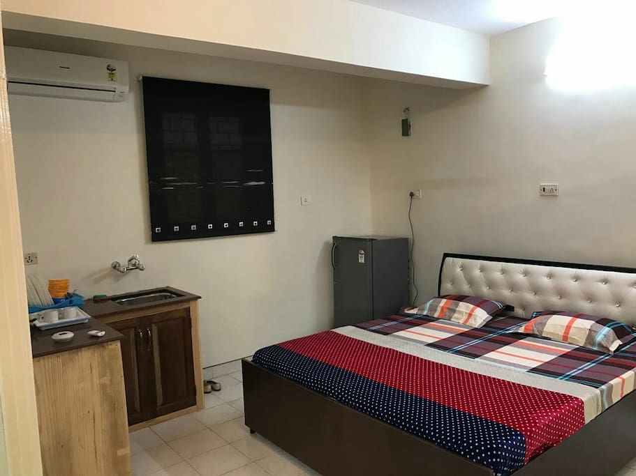 Bedroom 2 : King Size Bed