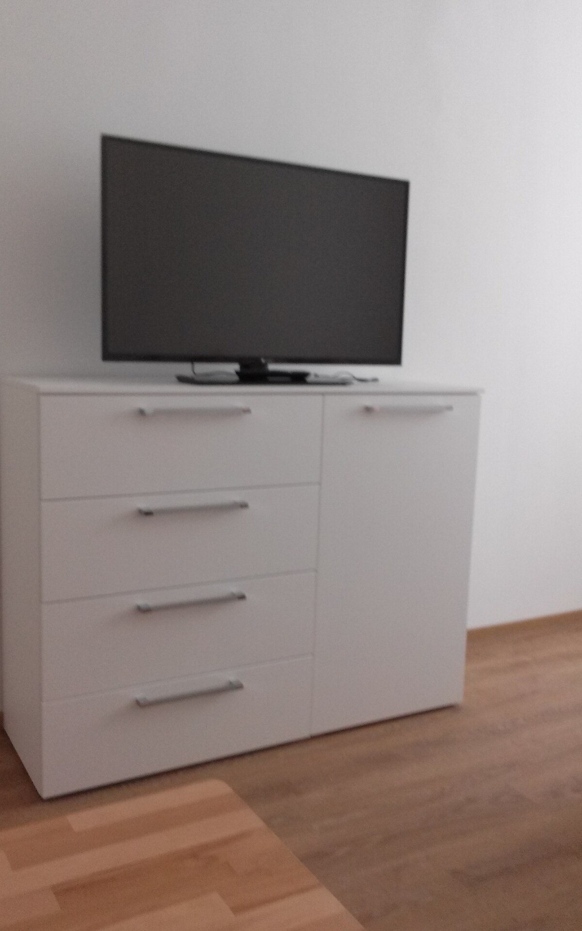 صندوق من الأدراج بمساحة إضافية.