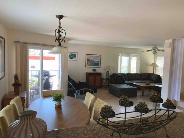 Mission Beach House with a rooftop deck gallery image 2